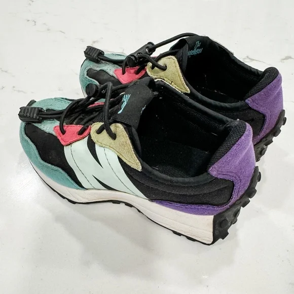 New Balance Kids 327 Sneaker Size 11 - Picture 2 of 3